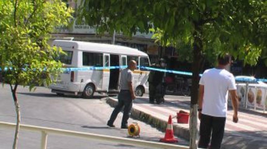 Kuşadası'nda Ş&uuml;pheli Paket F&uuml;nyeyle Patlatıldı