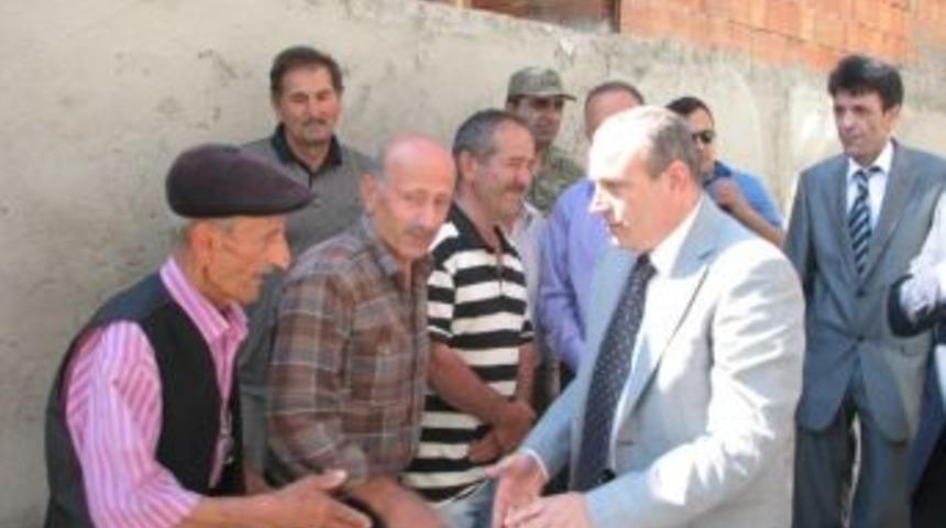 Vali Kızılcık&rsquo;tan Heyelanda Hayatını Kaybeden Anne Ve Kızının Ailesine Taziye Ziyareti