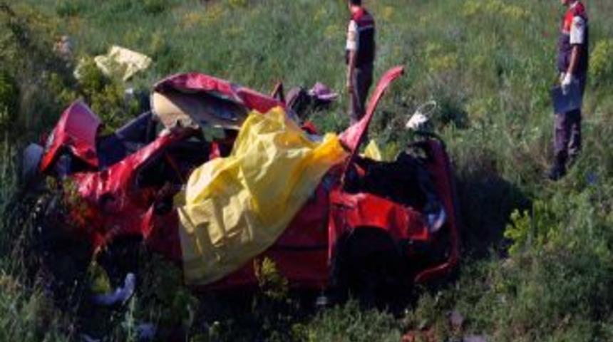 Otomobil Şarampole Yuvarlandı: 3 Kişi Hayatını Kaybetti