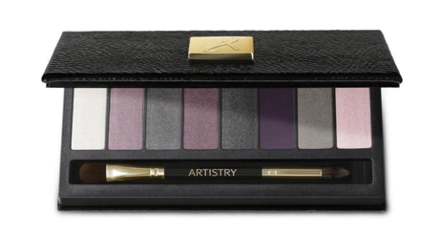 Amway'den yepyeni bir g&ouml;z farı: Artistry Little Black Dress