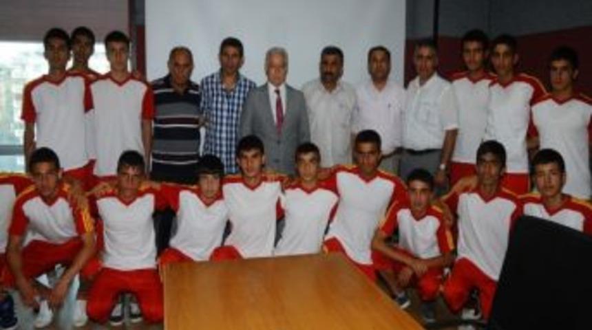 Yenibeyg&uuml;c&uuml; Başarıya Doymuyor