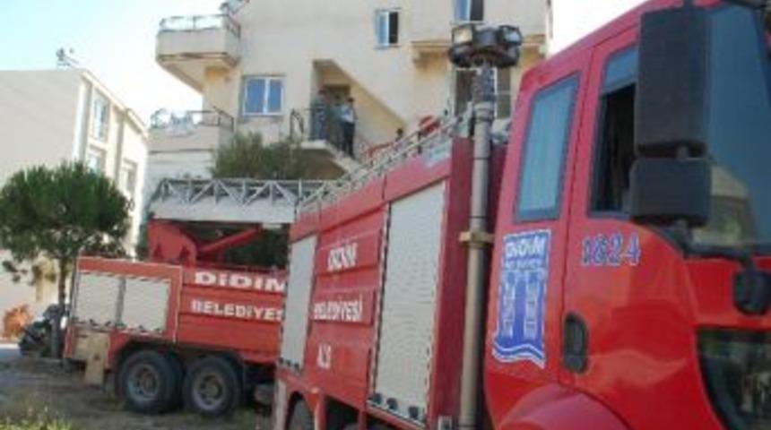 Didim&rsquo;de Elektrik Kontağından &Ccedil;ıkan Yangın Korkuttu