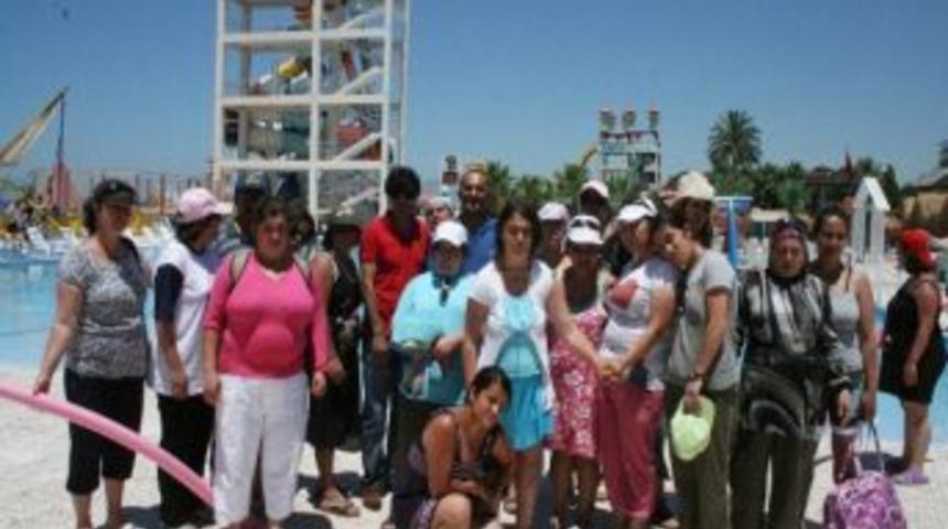 Didim&rsquo;e Tatile Gelen Engelliler Su Parkında G&ouml;n&uuml;llerince Eğlendi