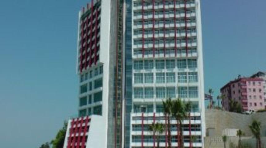 Eski Dışişleri Bakanı Yakış&rsquo;tan Sky Tower Hotel&rsquo;e Ziyaret