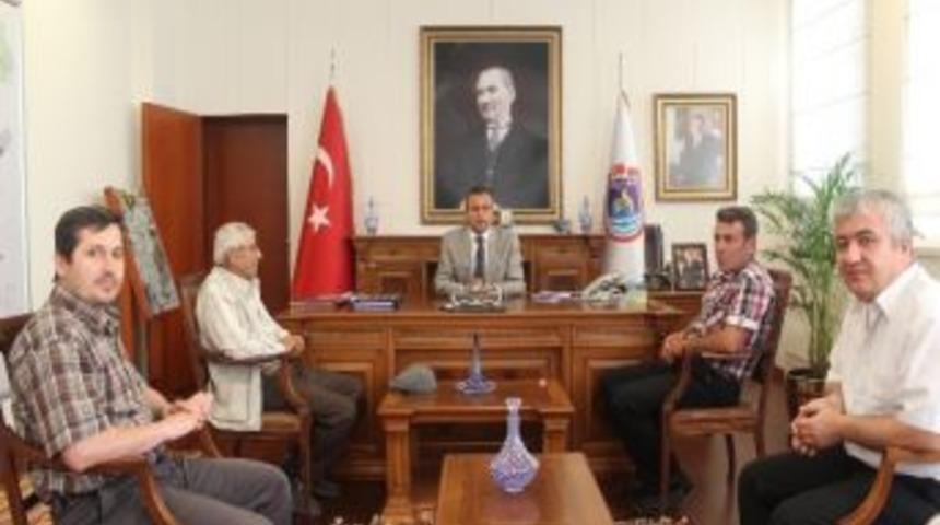 Girenizliler Derneği Y&ouml;netimi Vali Demir&rsquo;i Ziyaret Etti