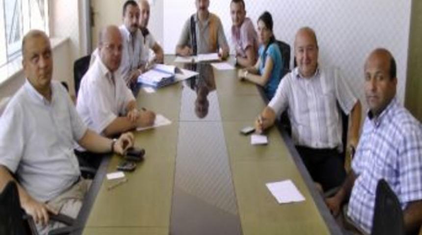 Ak&ccedil;akoca Belediyesi'nde Sıcak Asfalt Kaplama Ve Yama İşi İhalesi Yapıldı