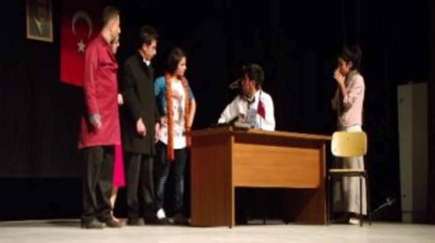Hizan Gen&ccedil;lik Kul&uuml;b&uuml; Derneği&rsquo;den Tiyatro Etkinliği