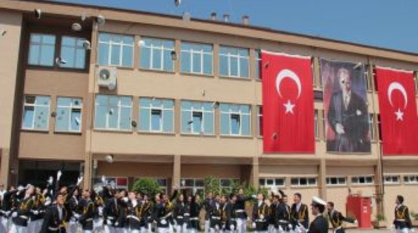 Bursa Polis Koleji, 4. D&ouml;nem Mezunlarını Şarkılarla Uğurladı