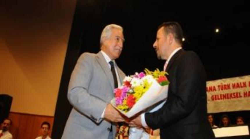 T&uuml;rk Halk M&uuml;ziği Korosundan T&uuml;rk&uuml; Ziyafeti