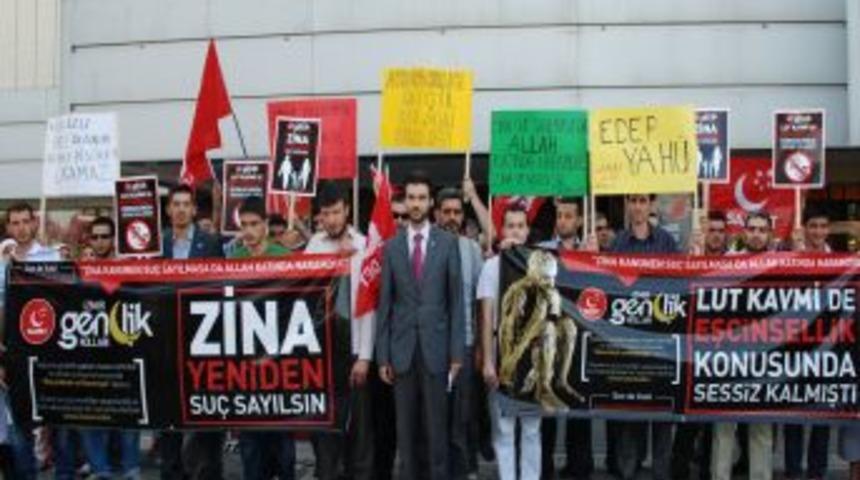 SP İzmir İl Gen&ccedil;lik Kolları: Zina Yeniden Su&ccedil; Sayılsın