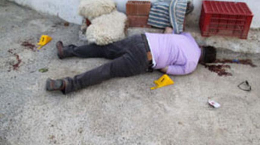 Cinnet getiren baba, oğlunu &ouml;ld&uuml;rd&uuml;