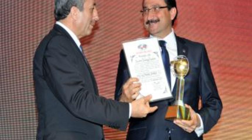 Siyaset Dergisi'nden Başkan Ak7a 'Yılın İl&ccedil;e Belediye Başkanı &Ouml;d&uuml;l&uuml;'