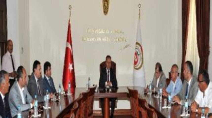 Vali Altıparmak, Turizmcilerle Toplantı Yaptı