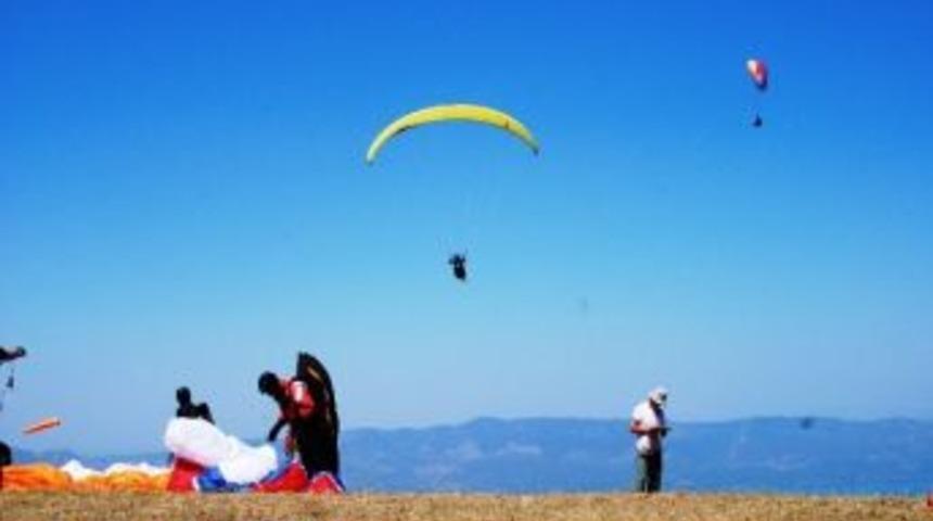 Yama&ccedil; Paraş&uuml;t&uuml; Tutkunları G&uuml;rle Dağı&rsquo;nda Buluşuyor