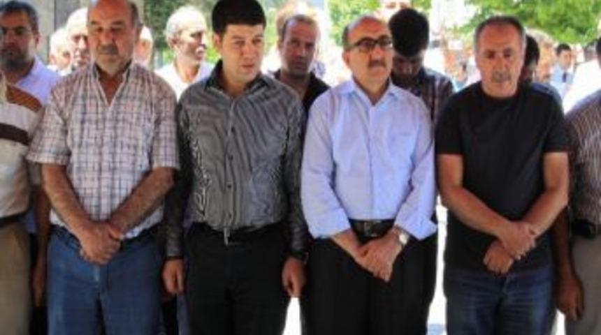 Trafik Kazasında Hayatını Kaybeden 3 Yaşındaki Emre Defnedildi