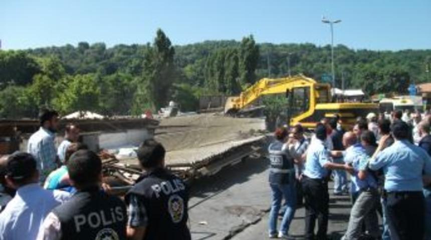 İstinye Sahilinde Olaylı Yıkım