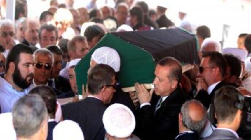 Sabri &Uuml;lker, Dualarla Uğurlandı