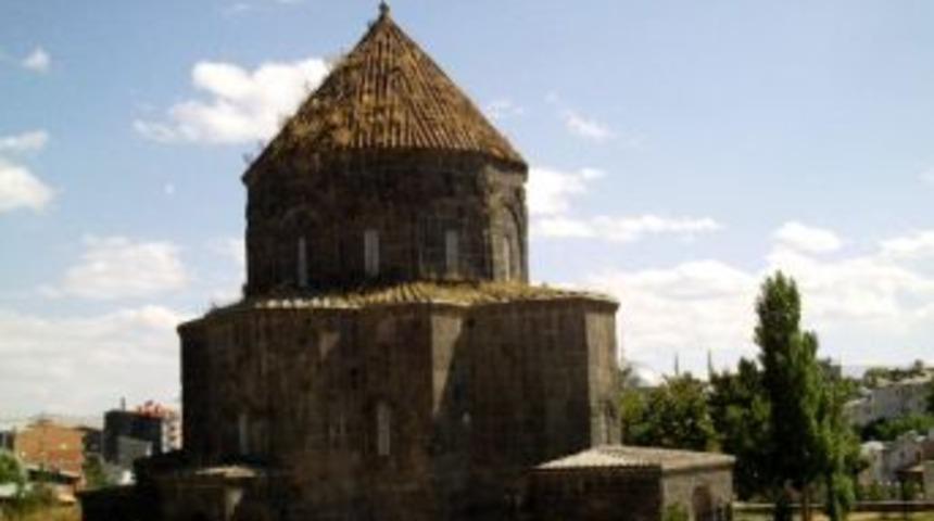 Ani Harebeleri&rsquo;ne Turist Akını