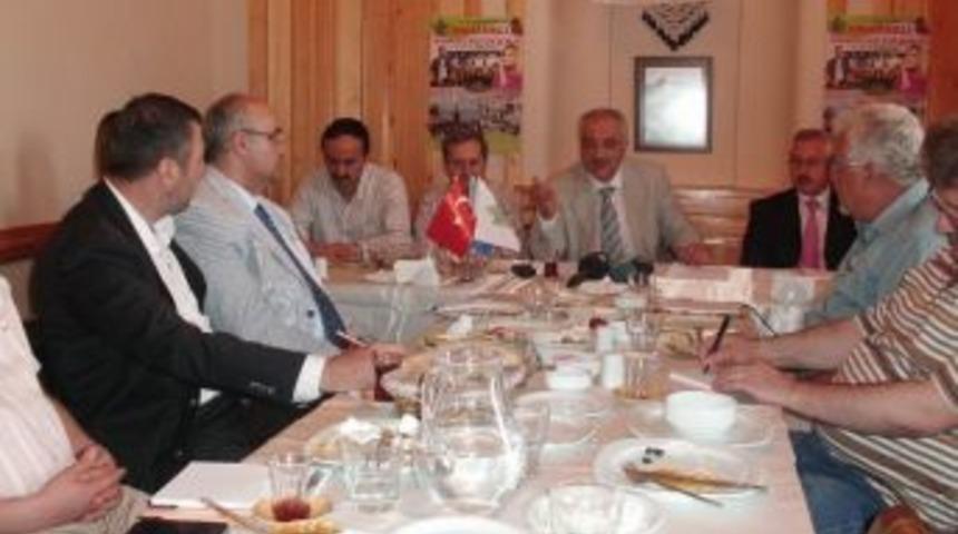 "başk&ouml;y'&uuml; Kullanarak Şov Yapmak İsteyenler Var"