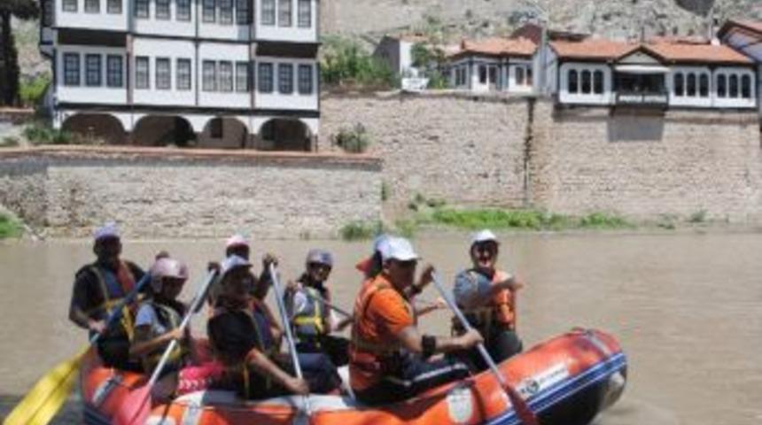 Yalılar Arasında Rafting