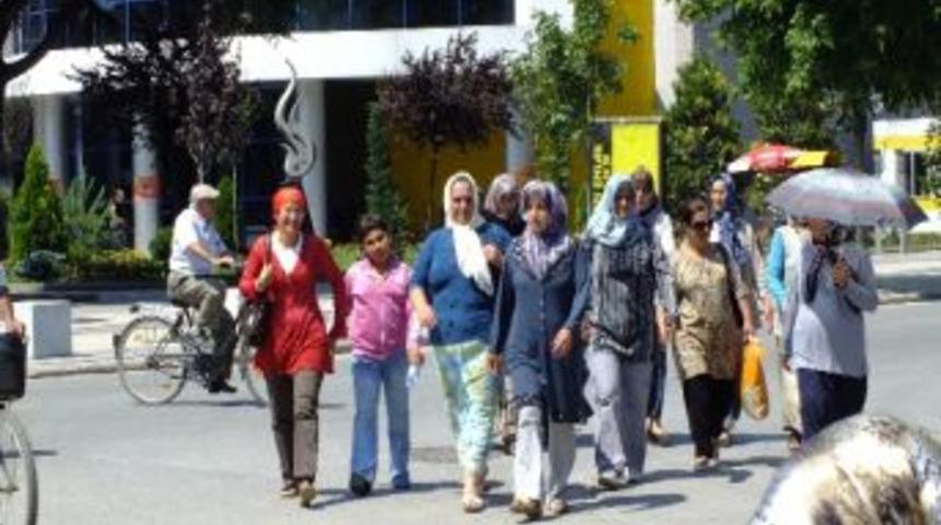 D&uuml;zce&rsquo;de Prefabrik Sakinleri Belediyeye Y&uuml;r&uuml;d&uuml;