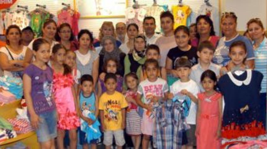 AK Parti &Ccedil;ukurova &ccedil;ocukları sevindirdi