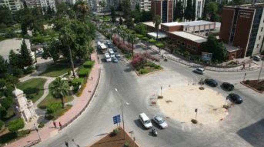 Atat&uuml;rk Caddesi'ne dokundular!