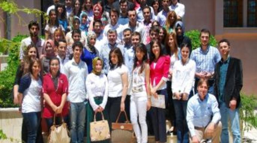 Başkan Aky&uuml;rek &Ouml;ğrencilerle Buluştu