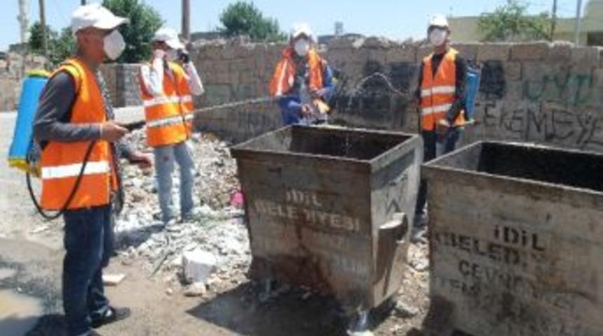 İdil Belediye Başkanlığı Ekiplerinden İla&ccedil;lama &Ccedil;alışmaları