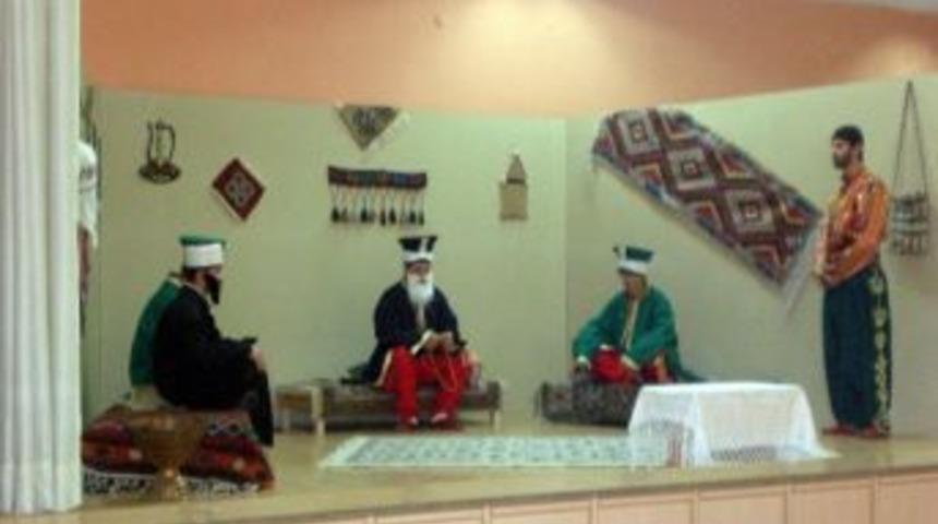 Liseliler Yıl Sonu Gösterilerinde Ahilik Geleneğini Yaşattı