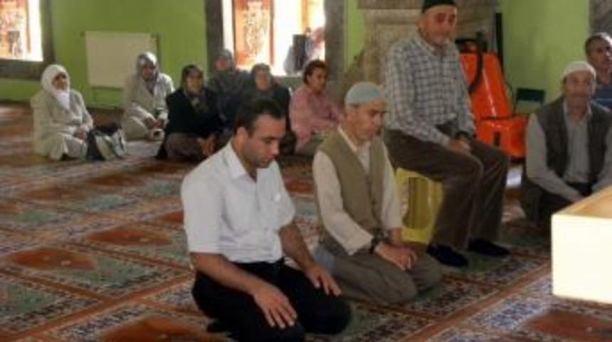 Boz&uuml;y&uuml;k&rsquo;te Umrecilere Seminer