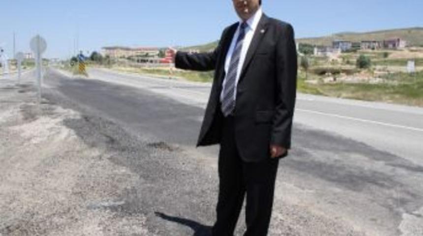 Yozgat Bozok &Uuml;niversitesi Kampus Alanını İkiye B&ouml;len Yolun Kampus Dışına Alınmasını İstiyor