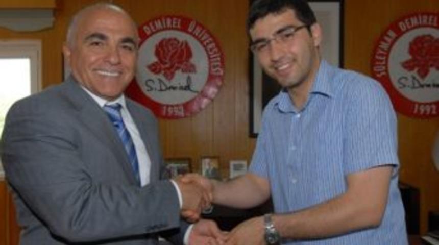 Sd&uuml; Rekt&ouml;r&uuml; &lsquo;yılın En İyi Rekt&ouml;r&uuml;&rsquo; Se&ccedil;ildi