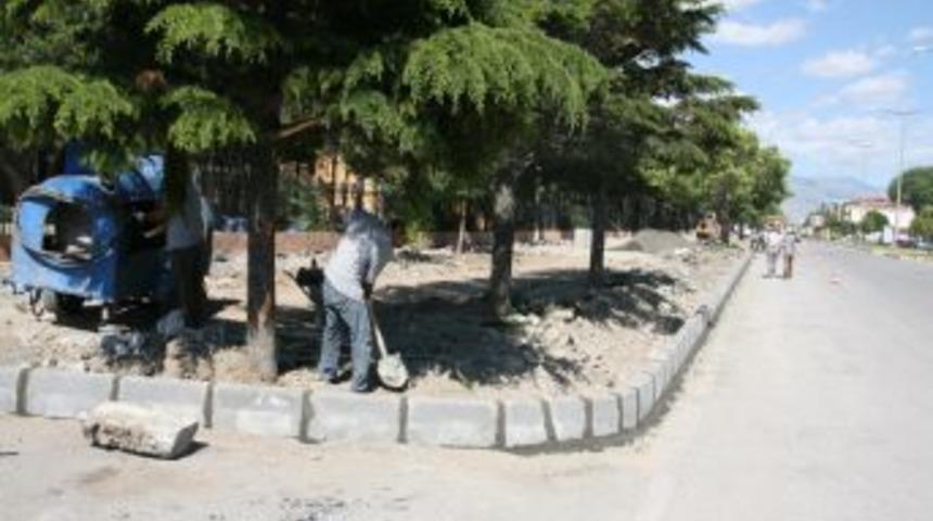 Kaldırım Yenileme Çalışmaları Devam Ediyor