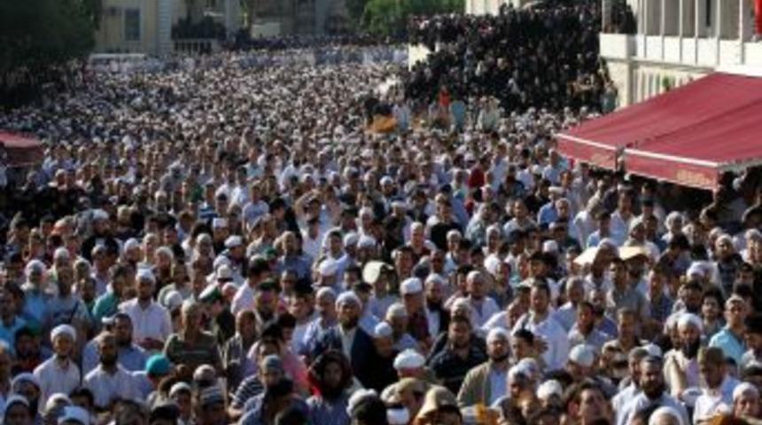 C&uuml;bbeli Ahmet'in Annesinin Cenazesinde Izdiham