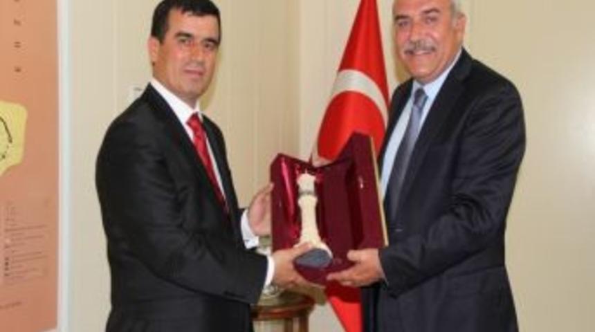 Emniyet Genel M&uuml;d&uuml;r Yardımcısı &Ccedil;ankal, Vali İpek'i Makamında Ziyaret Etti