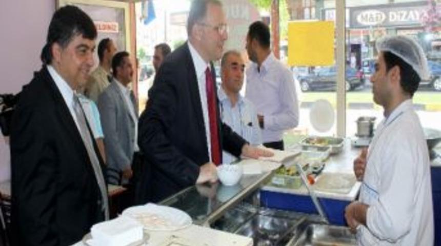 Siyasiler Esnafların Taleplerini Yerinde Dinledi