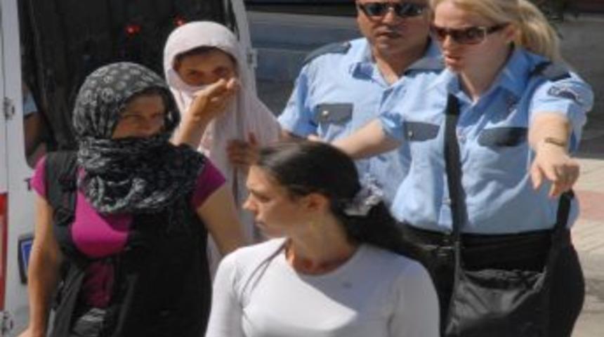 Kadın Hırsızlar Ev Sahibine Yakalandı
