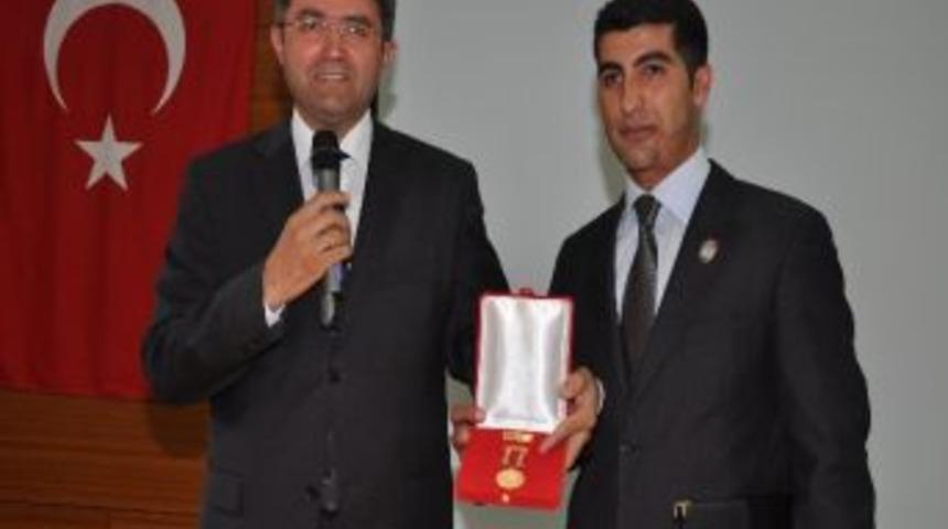 G&ouml;lbaşı'nda Gaziye Devlet &Ouml;v&uuml;n&ccedil; Madalyası