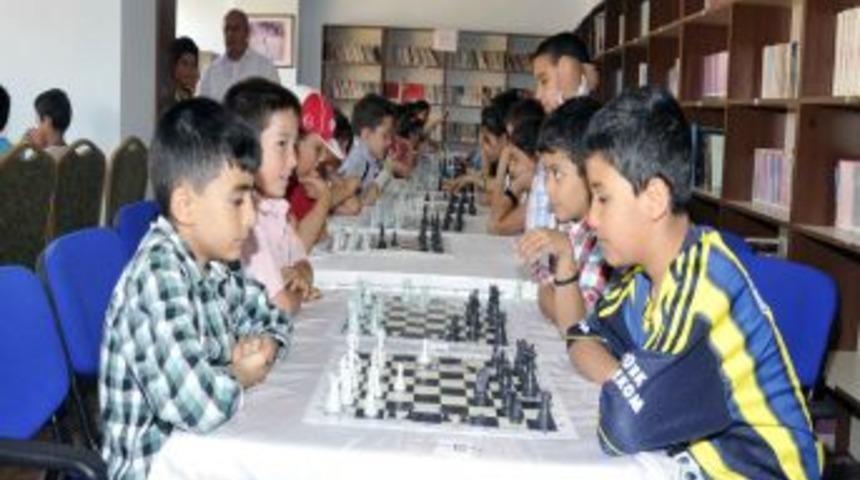 Yenimahalleli Minikler Satran&ccedil; Turnuvasında Yarıştı