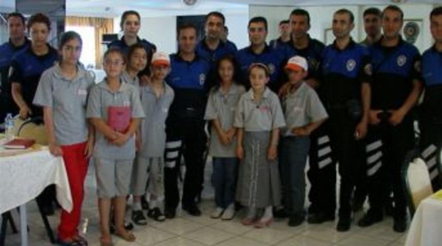 Emniyetin &Ccedil;anakkale Gezisine G&ouml;t&uuml;rd&uuml;ğ&uuml; &Ccedil;ocuklar D&ouml;nd&uuml;