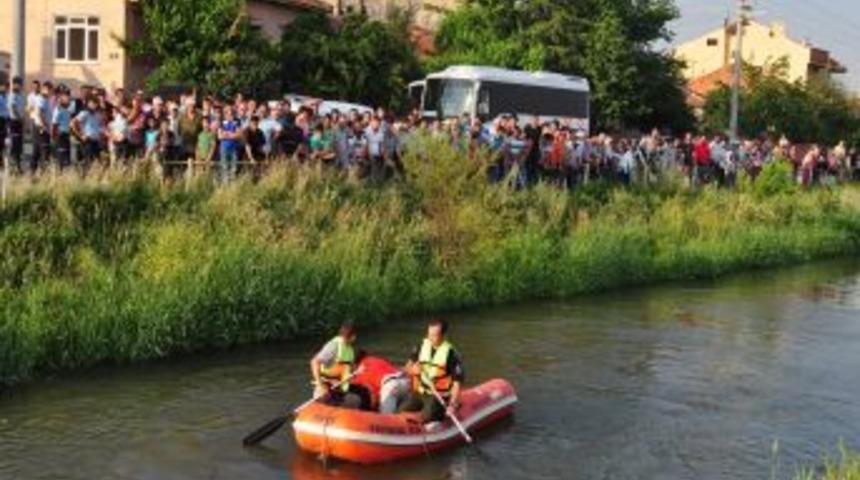 Arkadaşların Suya Atlama Iddiası &Ouml;l&uuml;mle Sonu&ccedil;landı