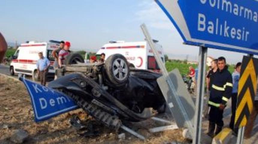 Salihli&rsquo;de Trafik Kazası 5 Yaralı