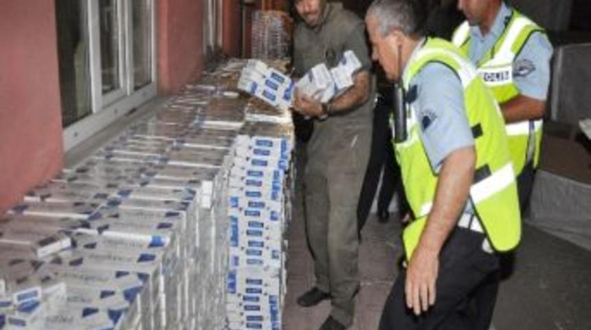 Kamyondan 100 Bin Paket Ka&ccedil;ak Sigara &Ccedil;ıktı