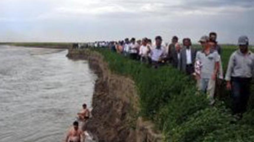 Genç kızlar nehirde kayboldu