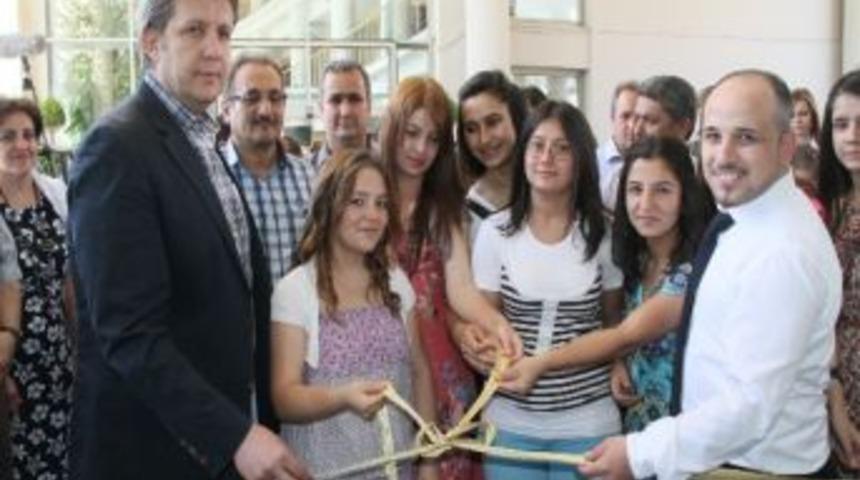 Akhisar Belediyesi Sanat At&ouml;lyesi Karakalem Sergisi A&ccedil;ıldı