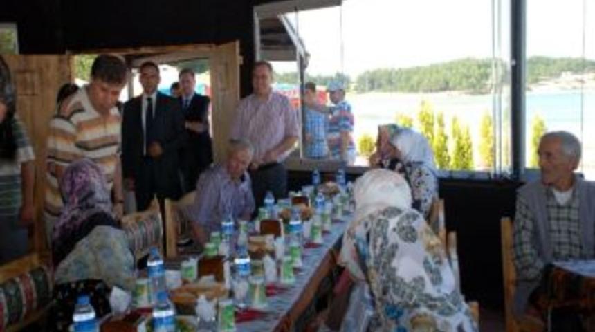 Huzurevinde Babalar G&uuml;n&uuml; Heyecanı