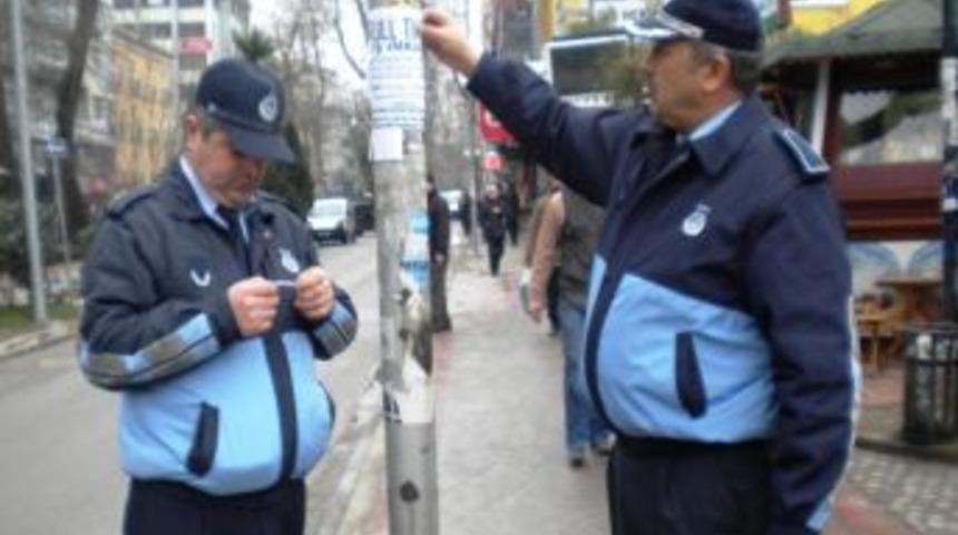 İzmit Zabıtası Afiş Peşinde