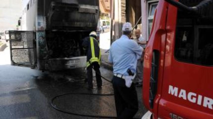 Alev Alan Otob&uuml;ste Bulunan 40 Yolcu Korku Dolu Anlar Yaşadı