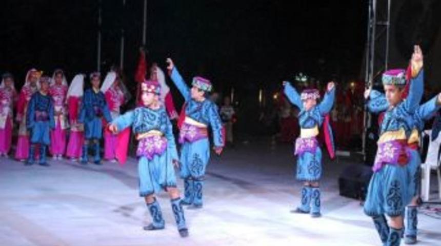 Salihli&rsquo;de Halk Oyunları Ve Grup Mecaz Konseri Ger&ccedil;ekleştirildi